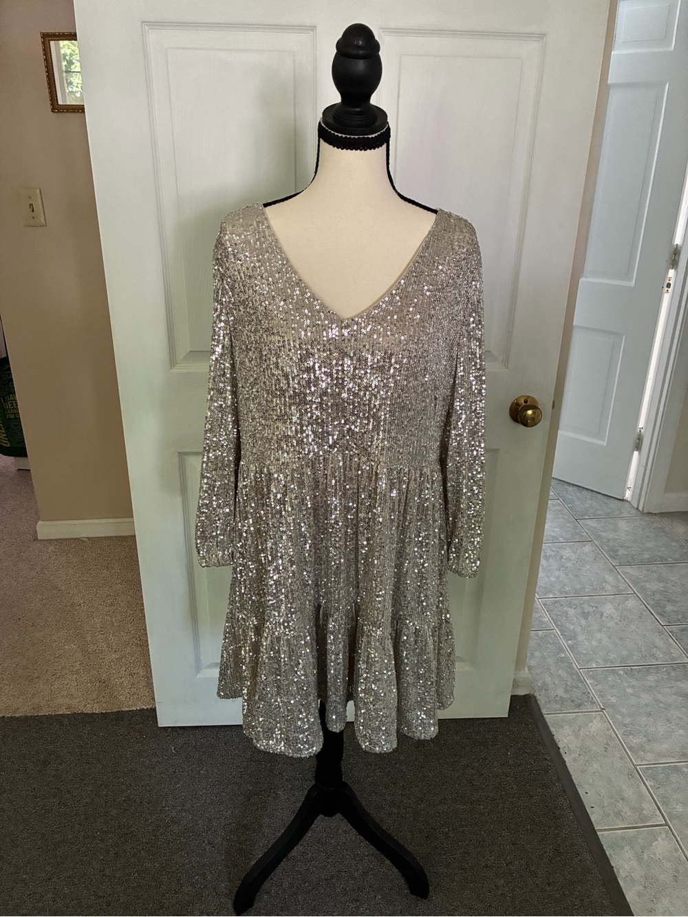 Vineyard Vines Silver Sequin Long Sleeve Shift tiered dress